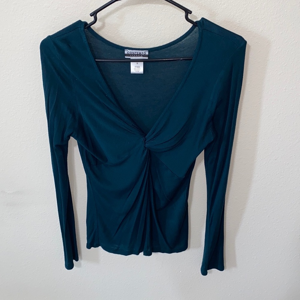 Dark green twisted top
